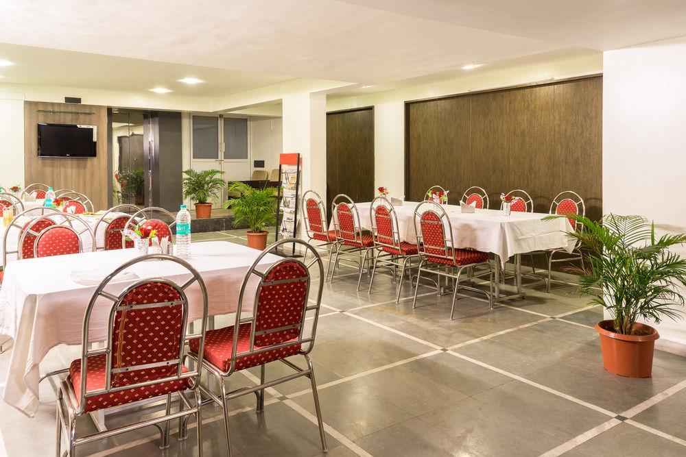 Treebo Trend Royal Kourt Aurangabad Hotel Екстериор снимка